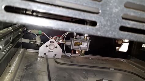 kenmore oven igniter location